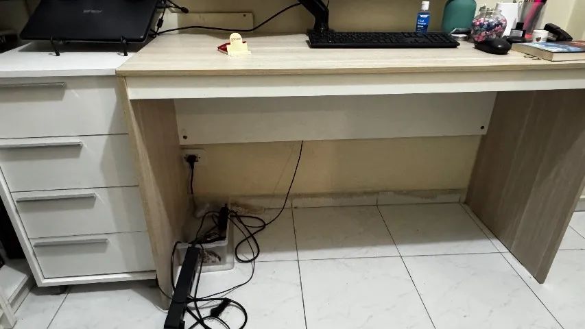 Mesa de escritório TokStok e gaveteiro - Foto 3