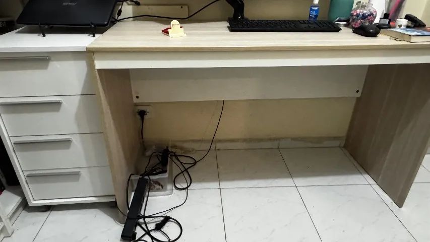 Mesa de escritório TokStok e gaveteiro - Foto 2