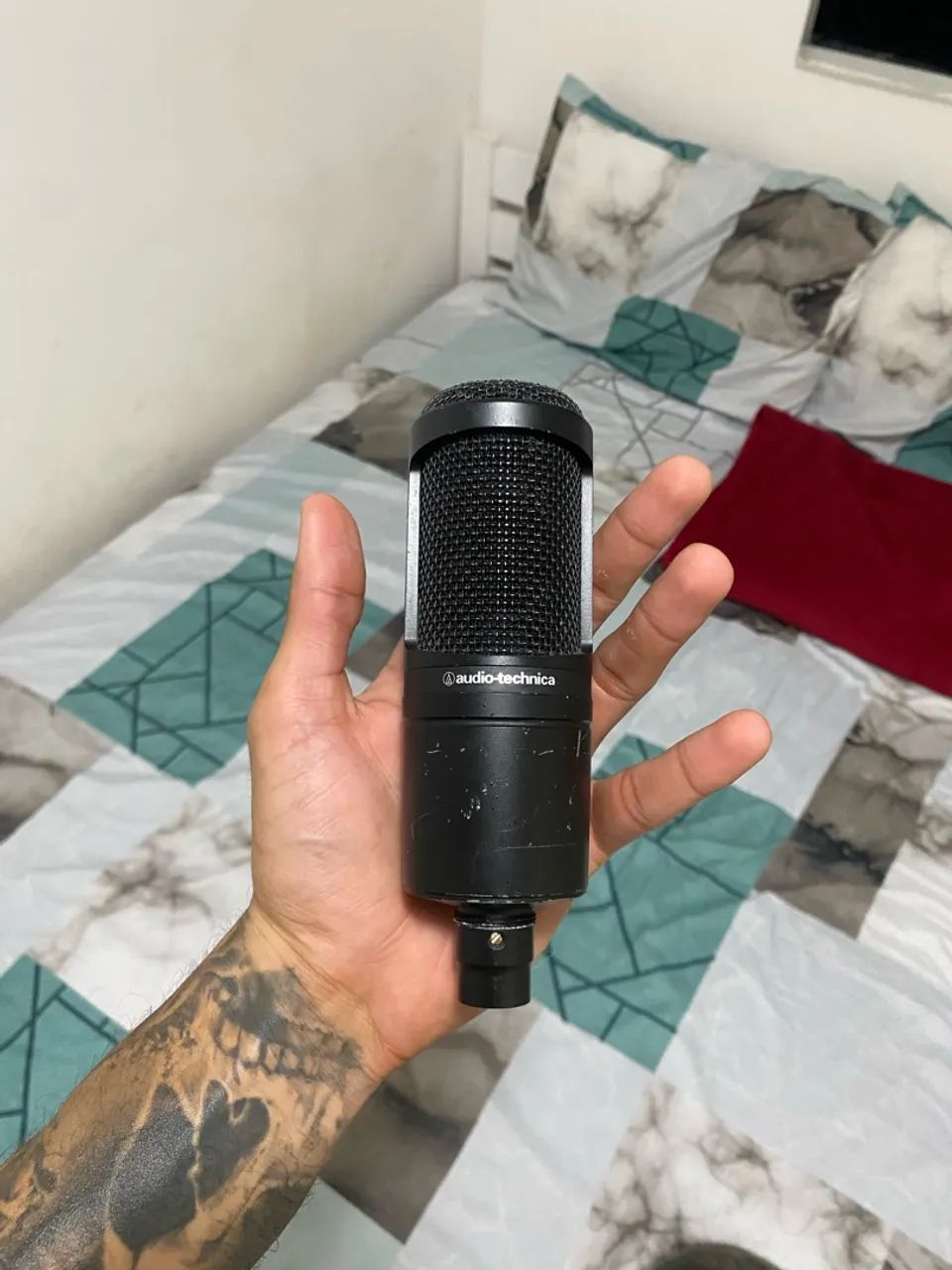 Microfone condensador - Áudio Technica AT2020
