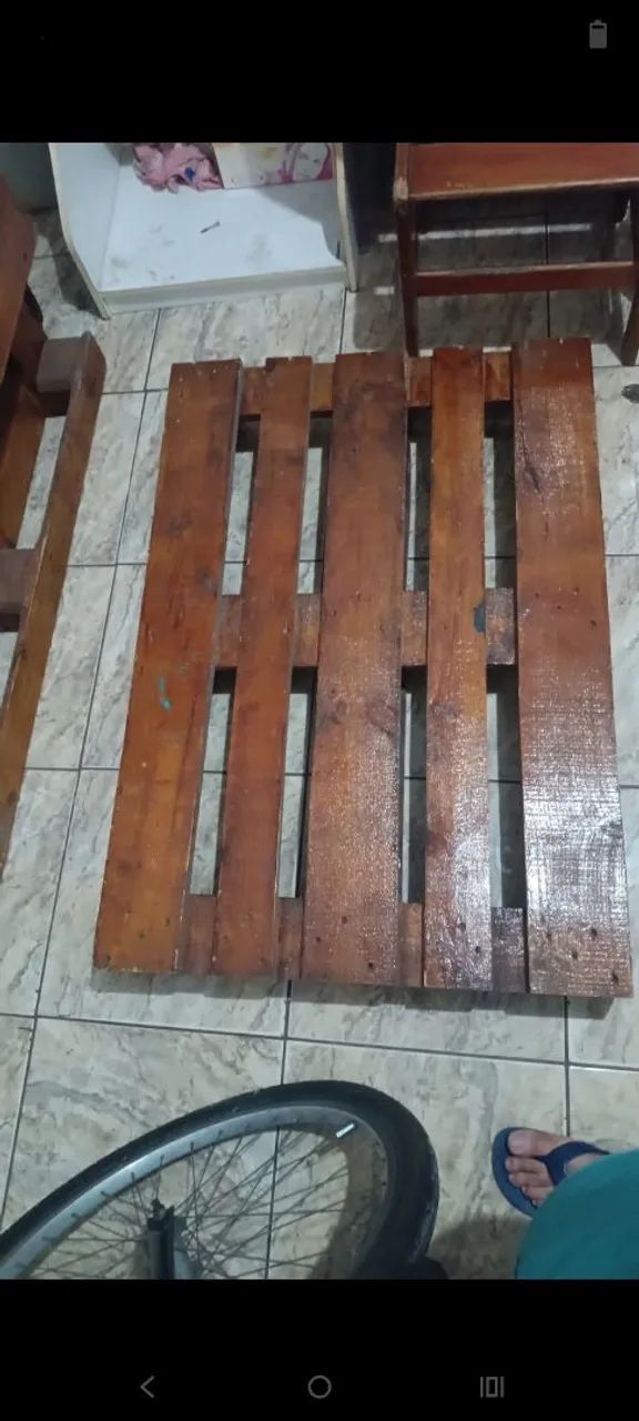 2 Paletes 1,14 x 080 em madeira, reforçado e envernizado... - Foto 5