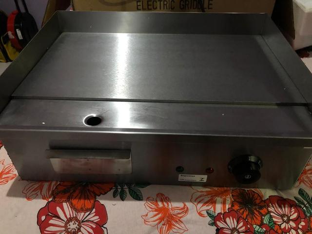 Vendo Chapa Eletrica inox nova , nunca foi usada