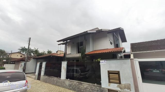 Casa com piscina no Bairro Tapajós - Ampla área de festas