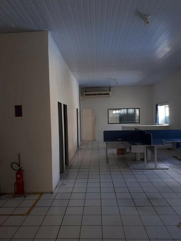 Ampla sala de 200m², no coração do Recife Antigo, em prédio tombado