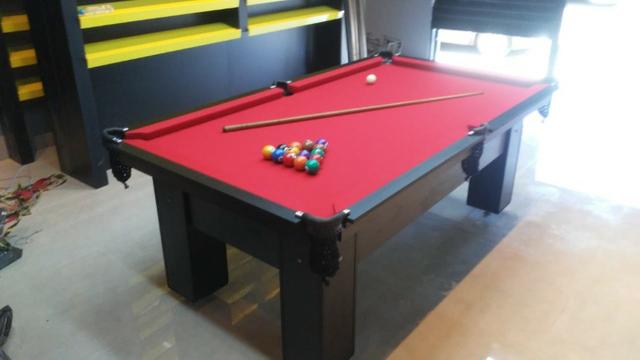 Mesa Charme 4 Pés Laterais | Mesa Preta | Tecido Vermelho |WJNF8440