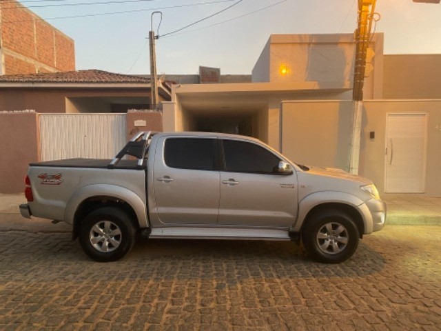 HILUX SRV 4X4 TURBO-DIESEL AUTOMÁTICA