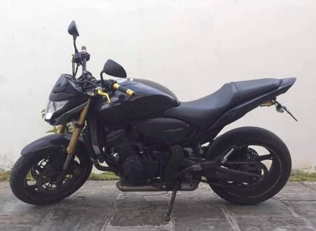 HONDA HORNET PRETA/ DOCUMENTAÇÃO EM DIAS