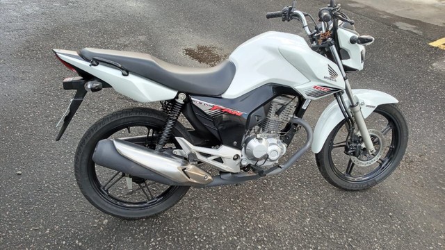 MOTO EM EXCELENTE CONDIÇÕES, BAIXA QUILOMETRAGEM.