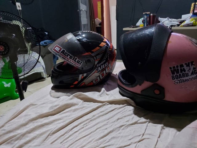 2 capacetes