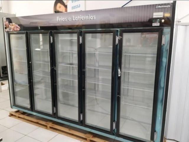 Expositor Refrigerado Auto Serviço 5 Portas Frios e Laticinios