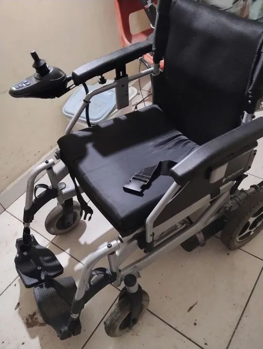 Cadeira de roda motorizada Dellamed D1000 dobrável  - Foto 5