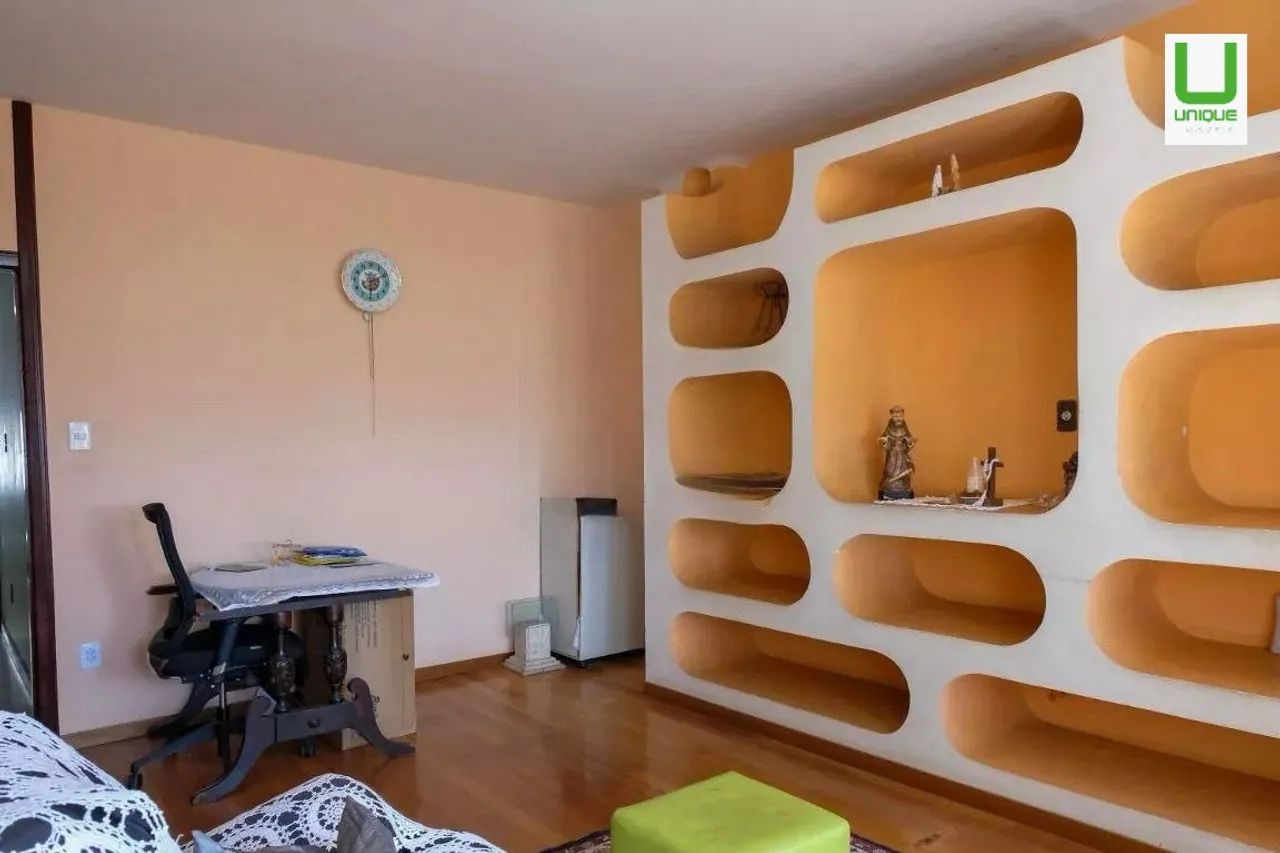 Casa à venda com 330m², 5 quartos e 2 vagas