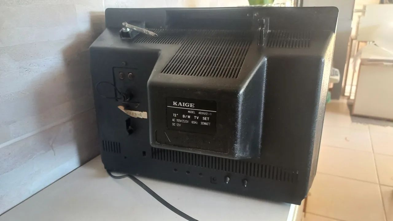 Tv Antiga 12 pol kaige ( item p/ colecionador) funcionando.  - Foto 2
