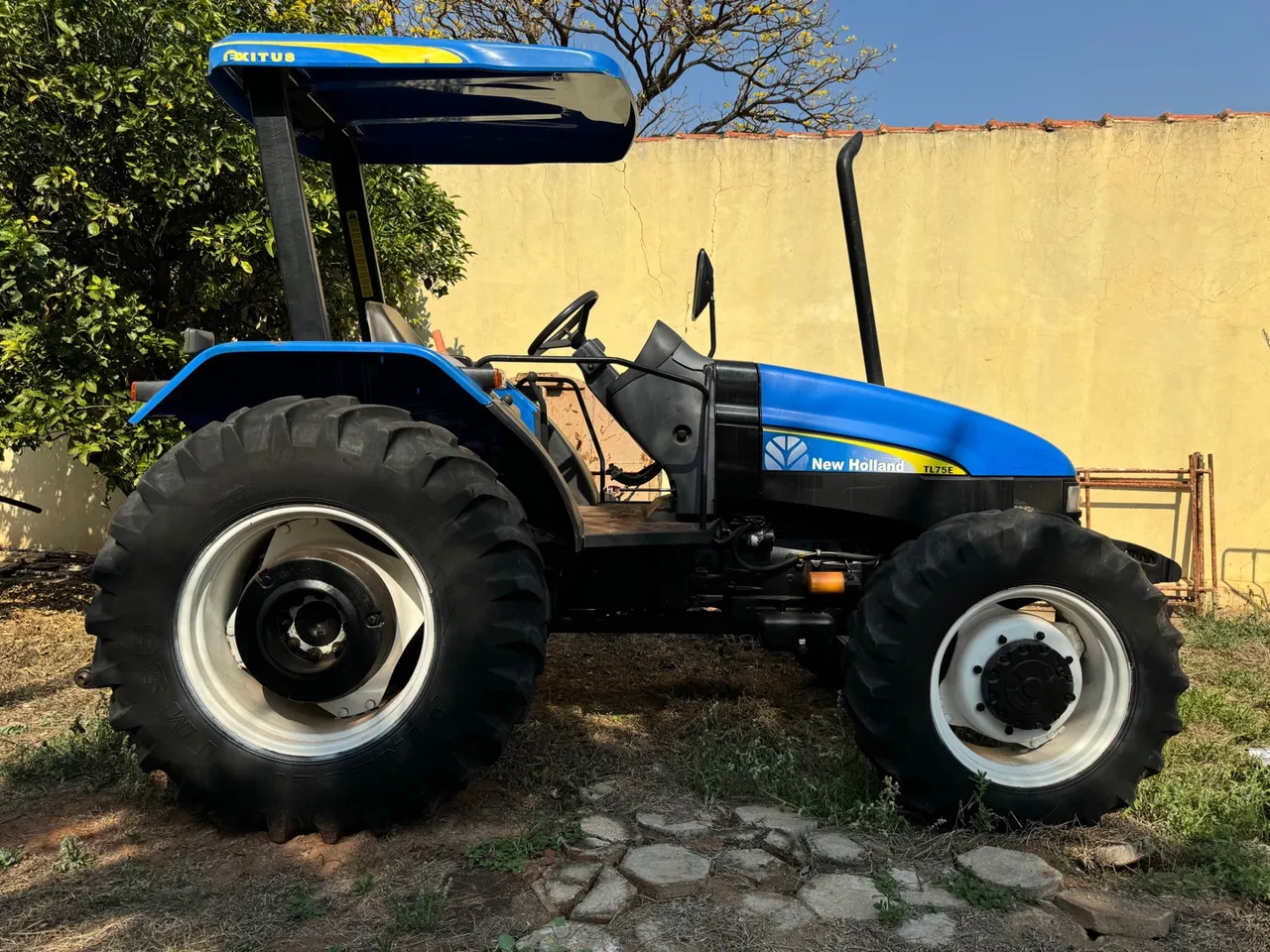 Trator New Holland TL 75 Ano 2011