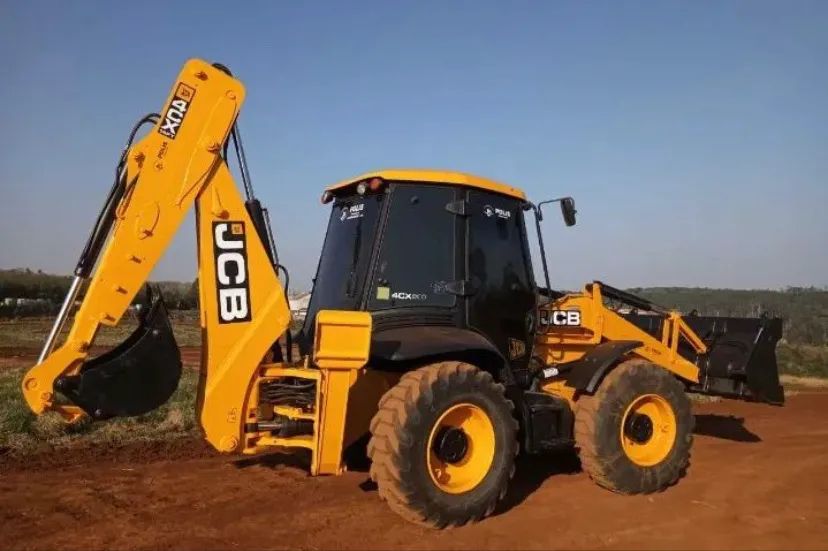 Retroescavadeira JCB 2015