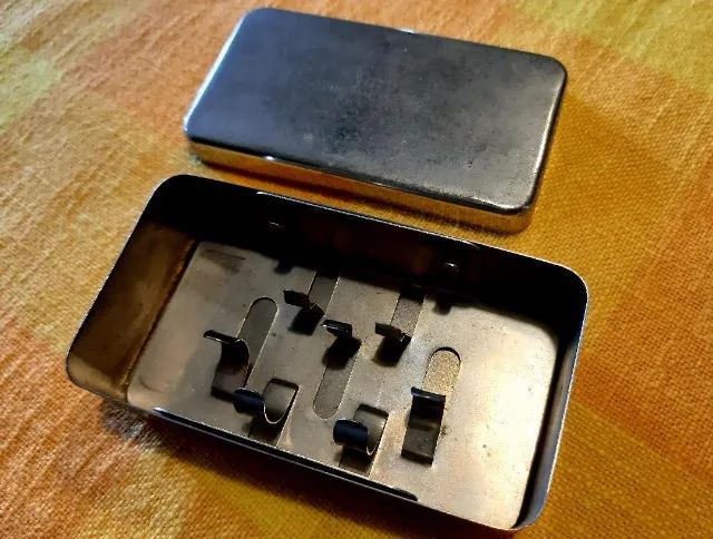 Caixa de metal antiga - Foto 4