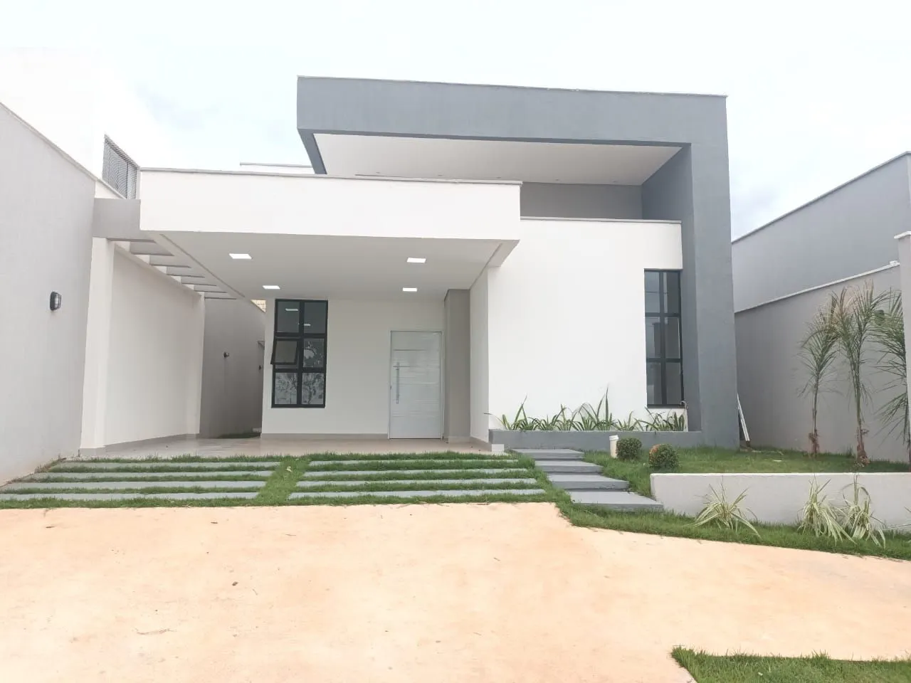 Casa Moderna no Residencial Villa Suíça 