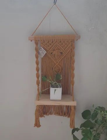 Mine painel com prateleira em macrame