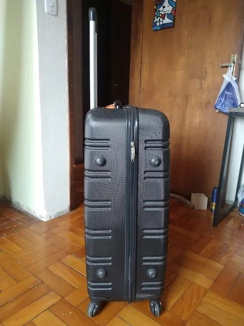 Mala rígida, preta com rodinhas - Foto 4