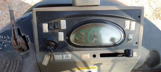 Retroescavadeira 580L 4×4 Turbo  - Foto 6