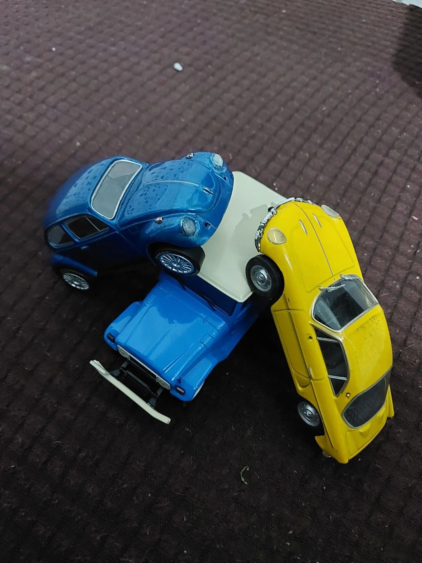 Lote três sucatinhas ixo 1/43 para restauro diorama ou reposição de peças