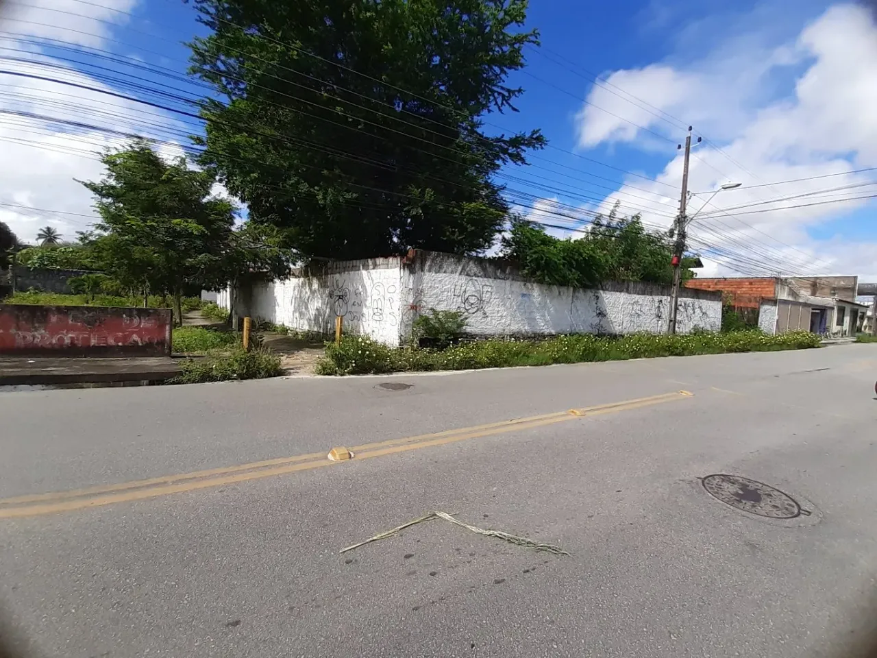 Excelente terreno 810m2, Comercial ou Residencial, 200m da BR 116 e 500m da AMC, com 30m