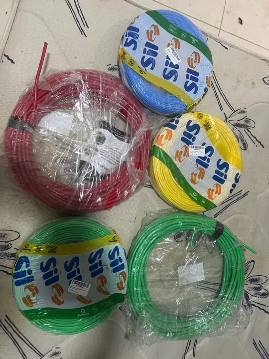 Vendo 3 rolos de fio da marca Sil