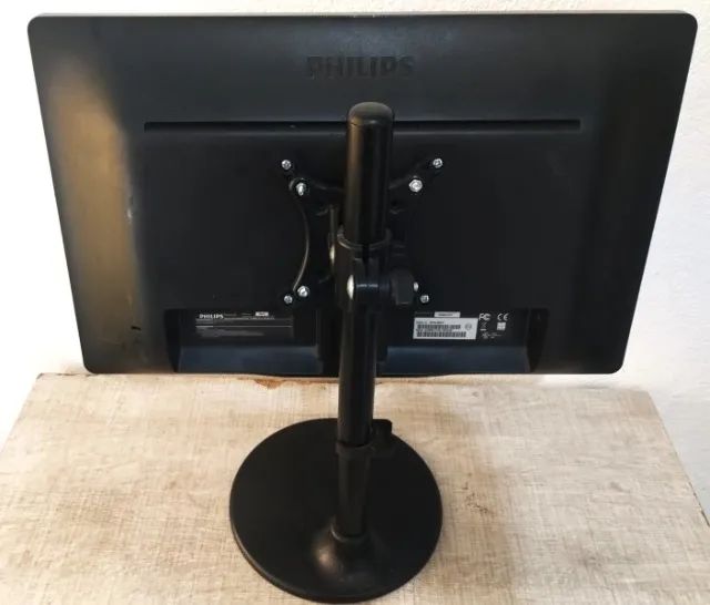  Monitor Philips 18.5 Polegadas LCD Widescreen VGA HD 1366x768 + Base Fixa + Fonte - Foto 3