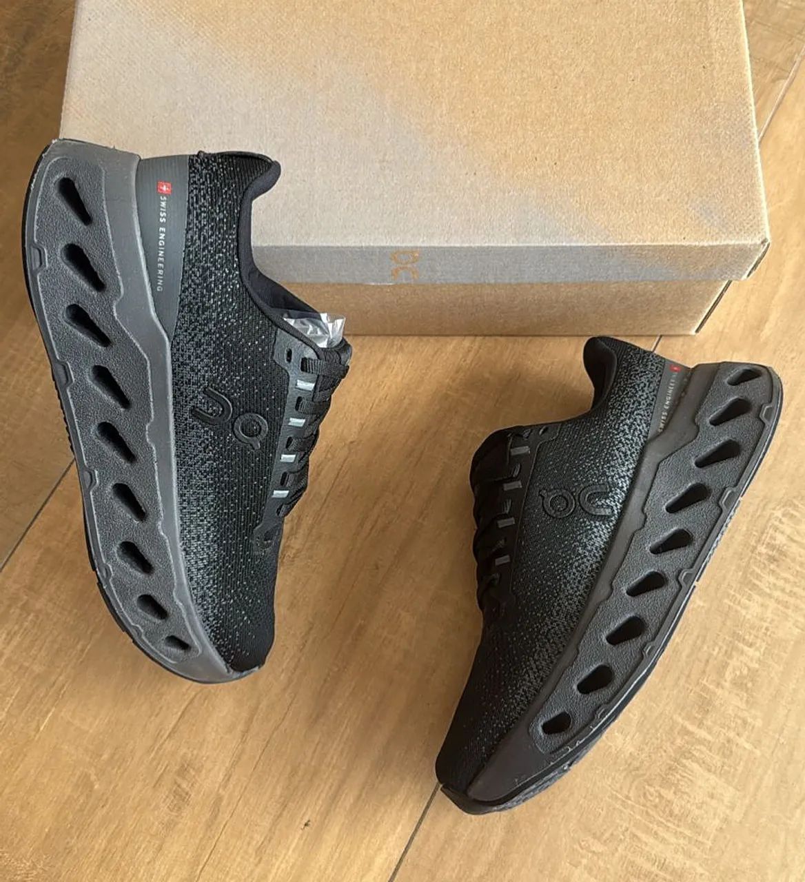 Tênis ON running preto com cinza 