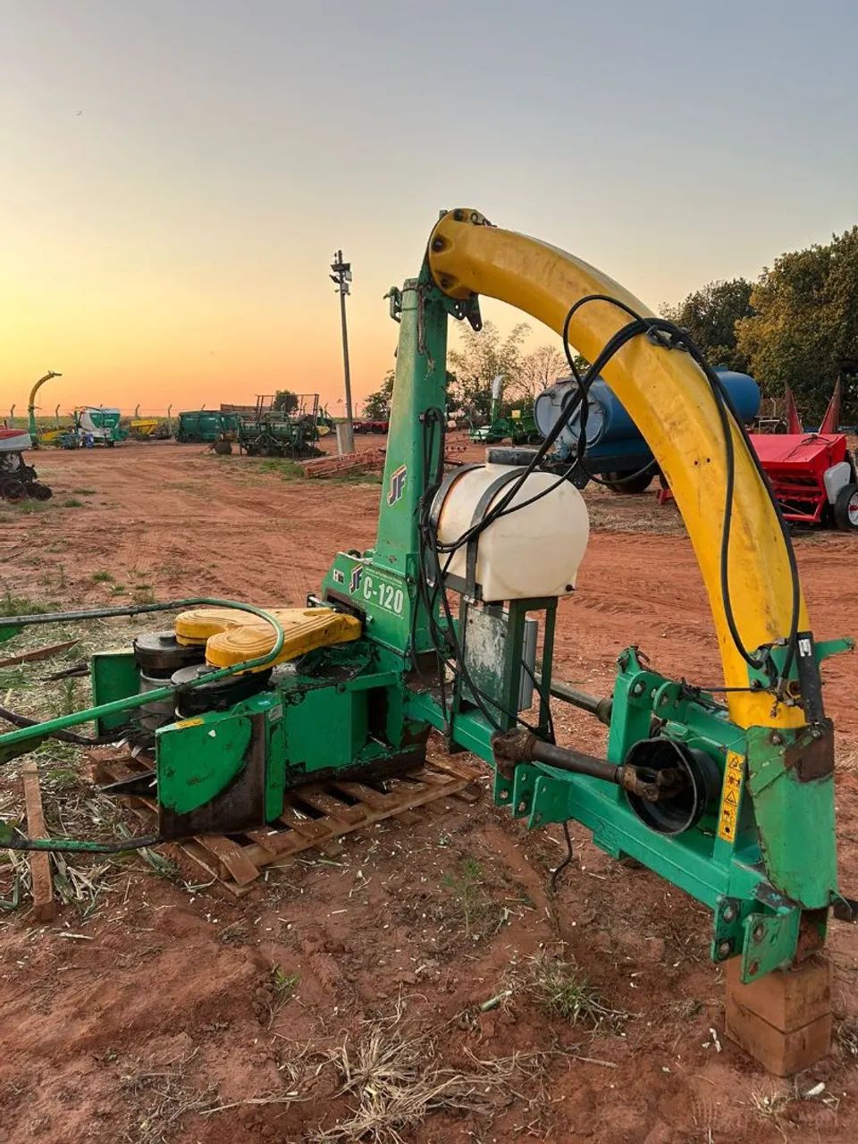 Ensiladeira JF C120 Área total 2019 C/ Inoculante - Tratores e máquinas  agrícolas - Setor Castelo Branco, Goiânia 1433697125 | OLX