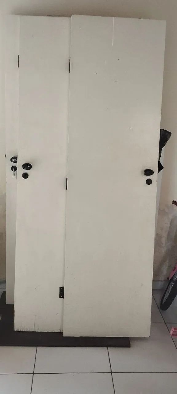 Porta de madeira branca usada - Foto 2