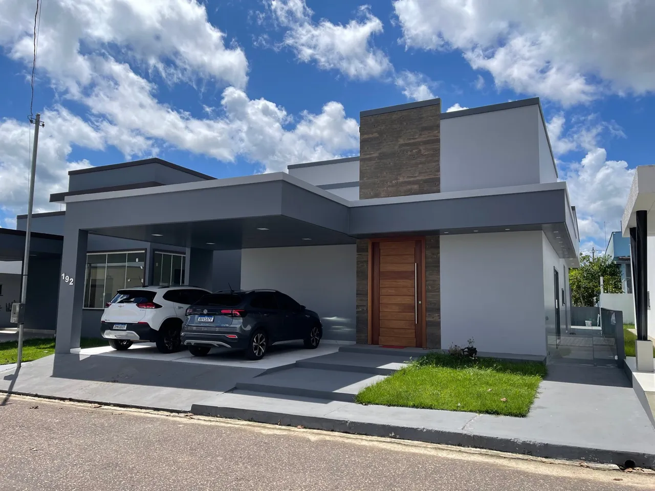 Vendo( 800.000,00) ou repasso financiamento(500.000,00) Cond Parque Paraíso.