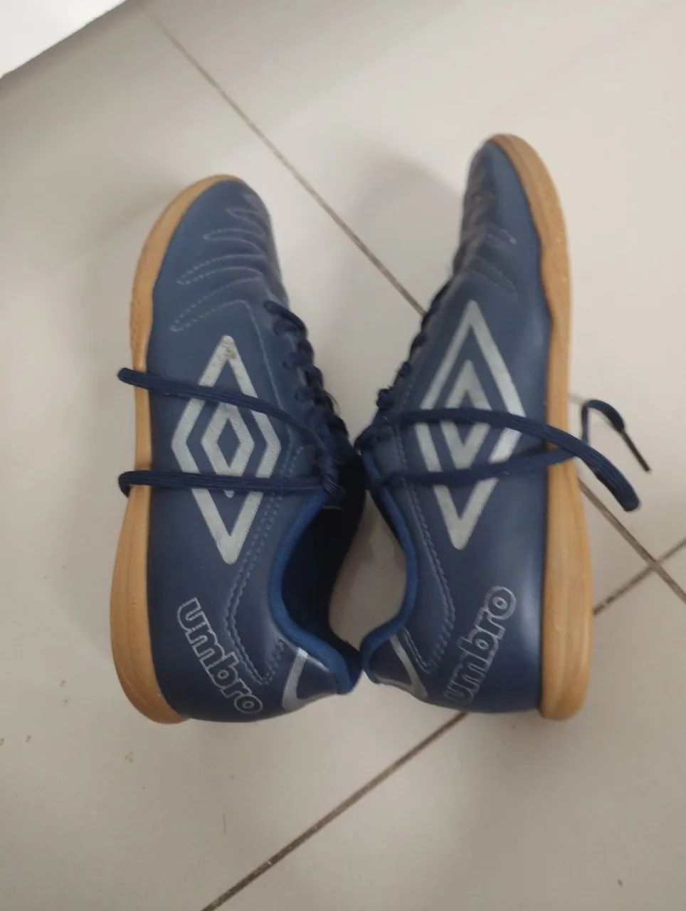 Chuteira umbro OLHE A DESCRIÇÃO  - Foto 4