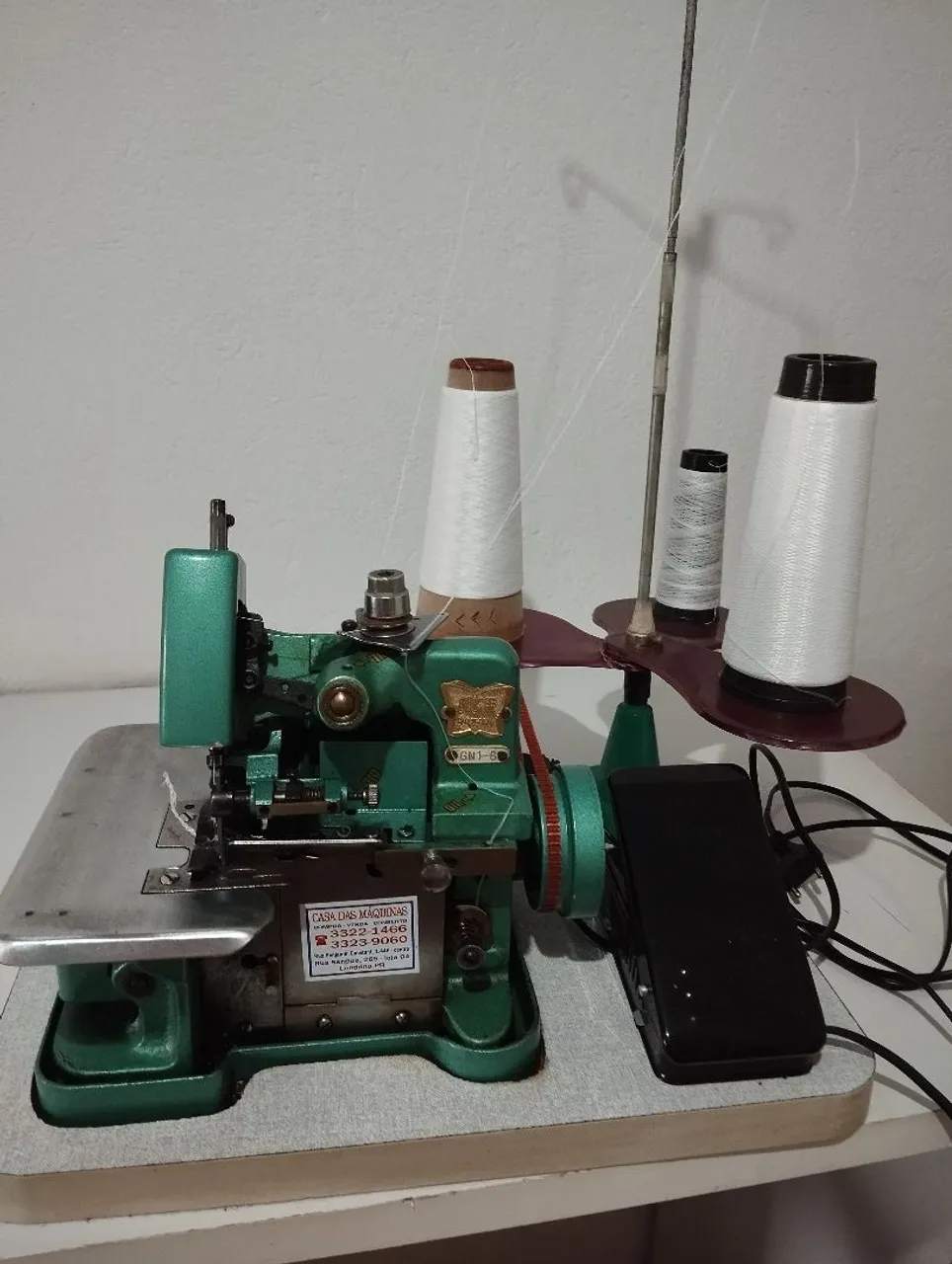 Máquina de Costura Overlock Industrial