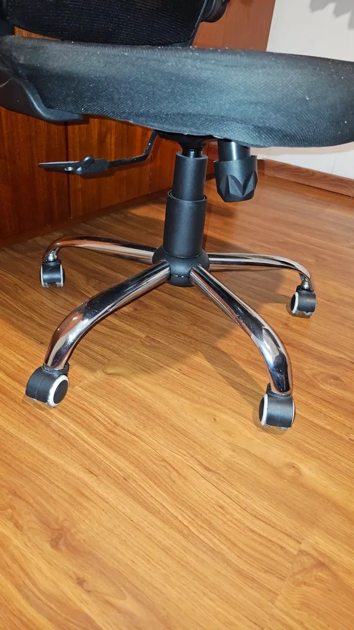 Cadeira de Escritório Ergonômica Giratória com Encosto de Malha - Foto 3