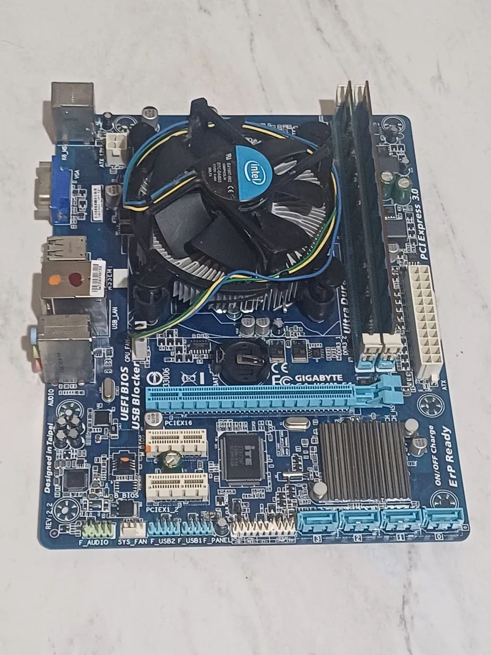 Kit Placa-Mãe Gigabyte com i5 de 3?geração  e memória 
