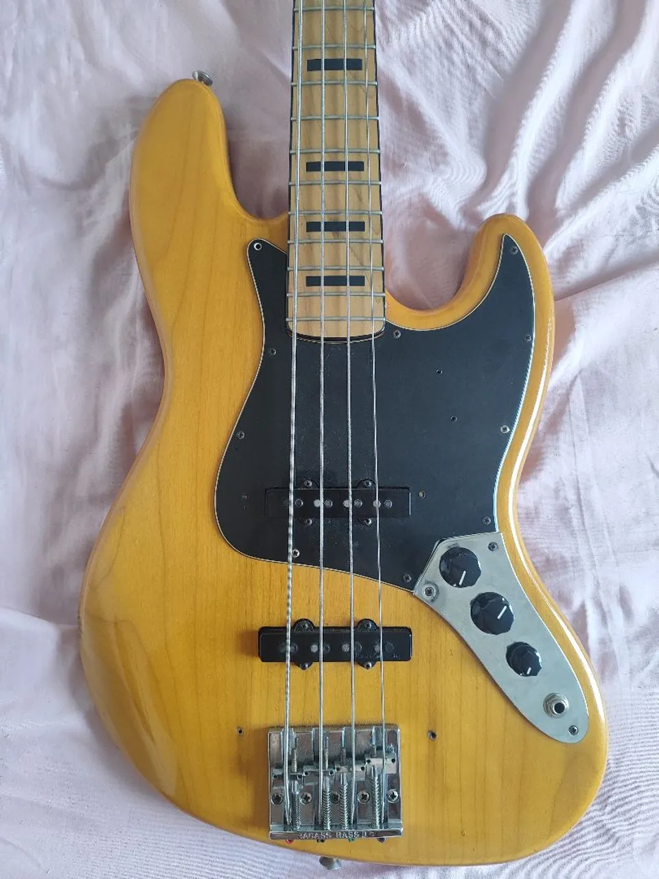 Baixo Squier Jazz Bass (Logo Fender)