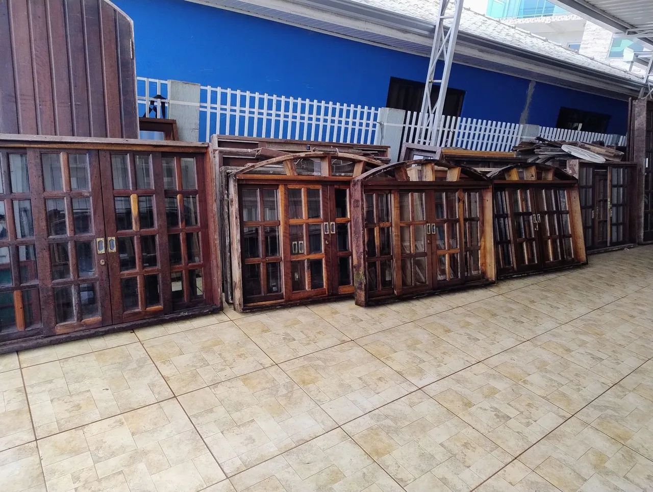 Portas e janelas madeira ?64840773744131124