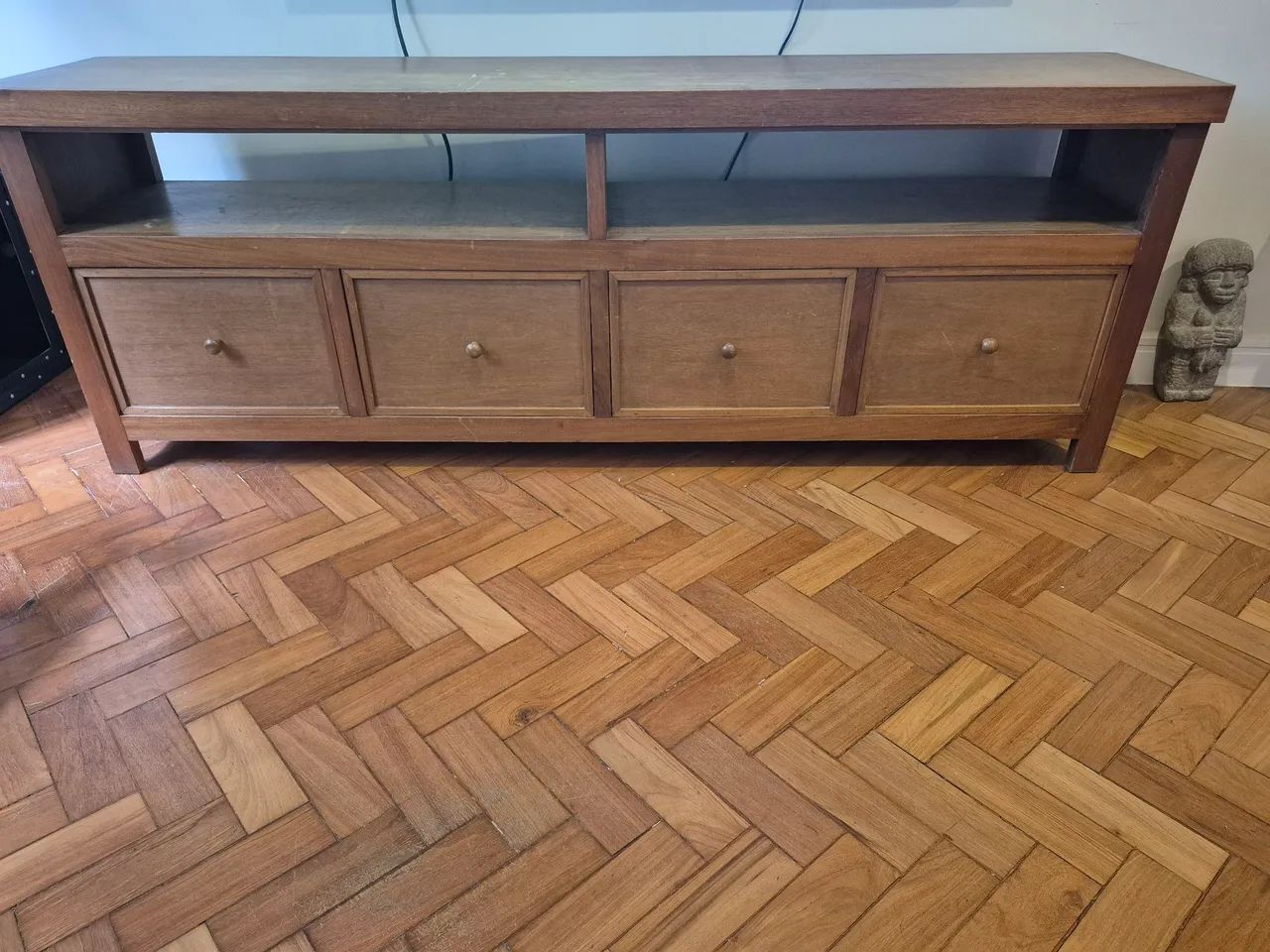 Rack de madeira com 4 gavetoes