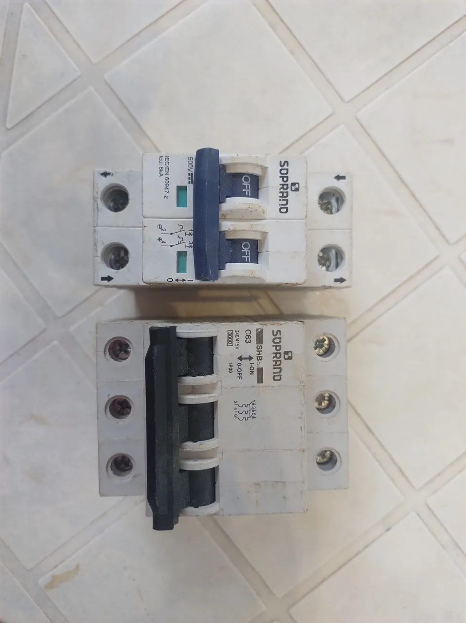 Disjuntores Soprano - 2 polos e 3 polos