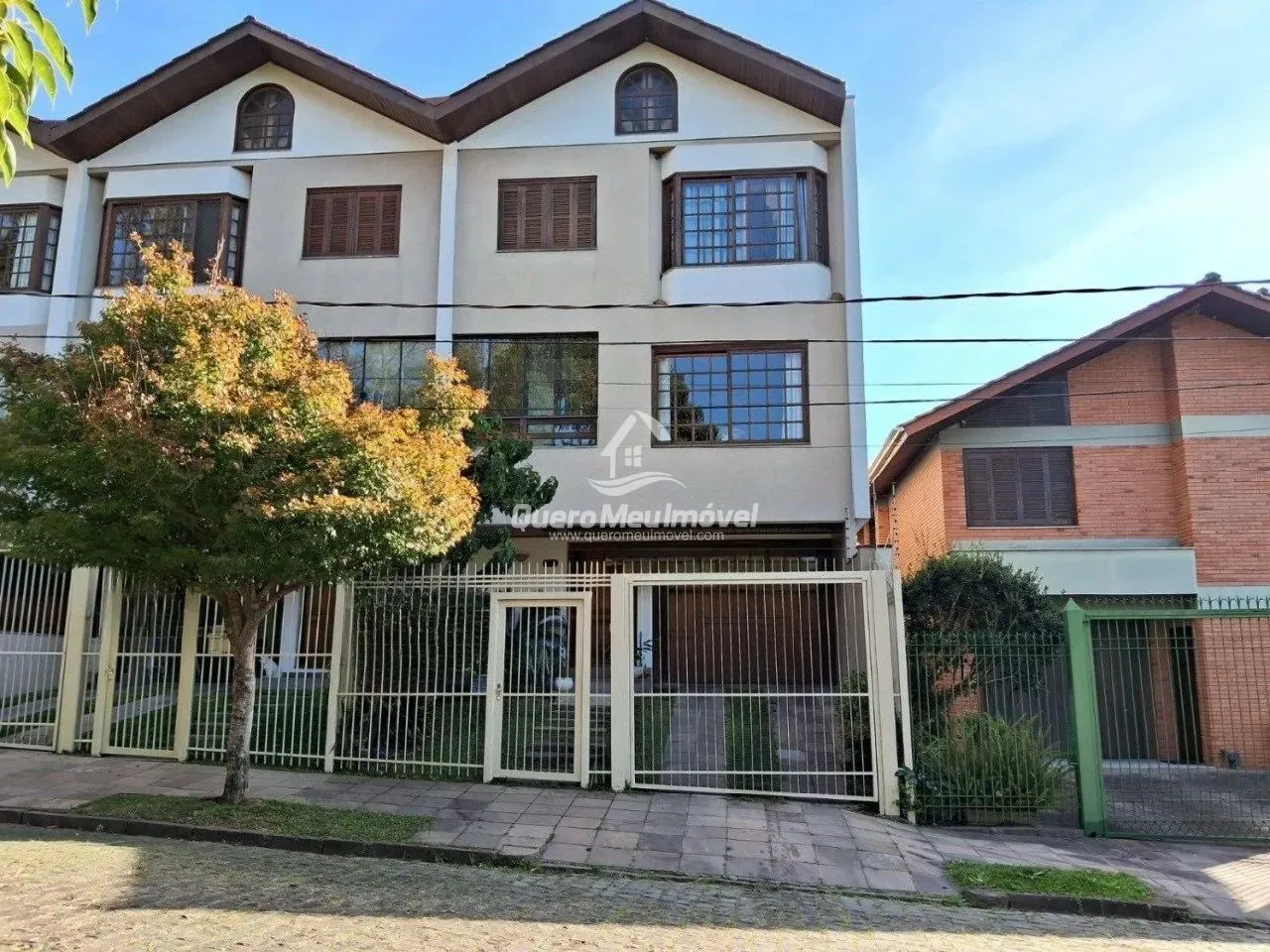 Sobrado Triplex mobiliado no Jardim América
