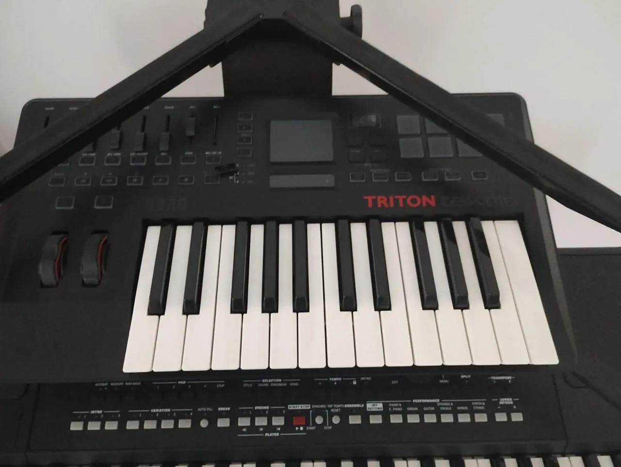 Teclado Korg Triton taktile