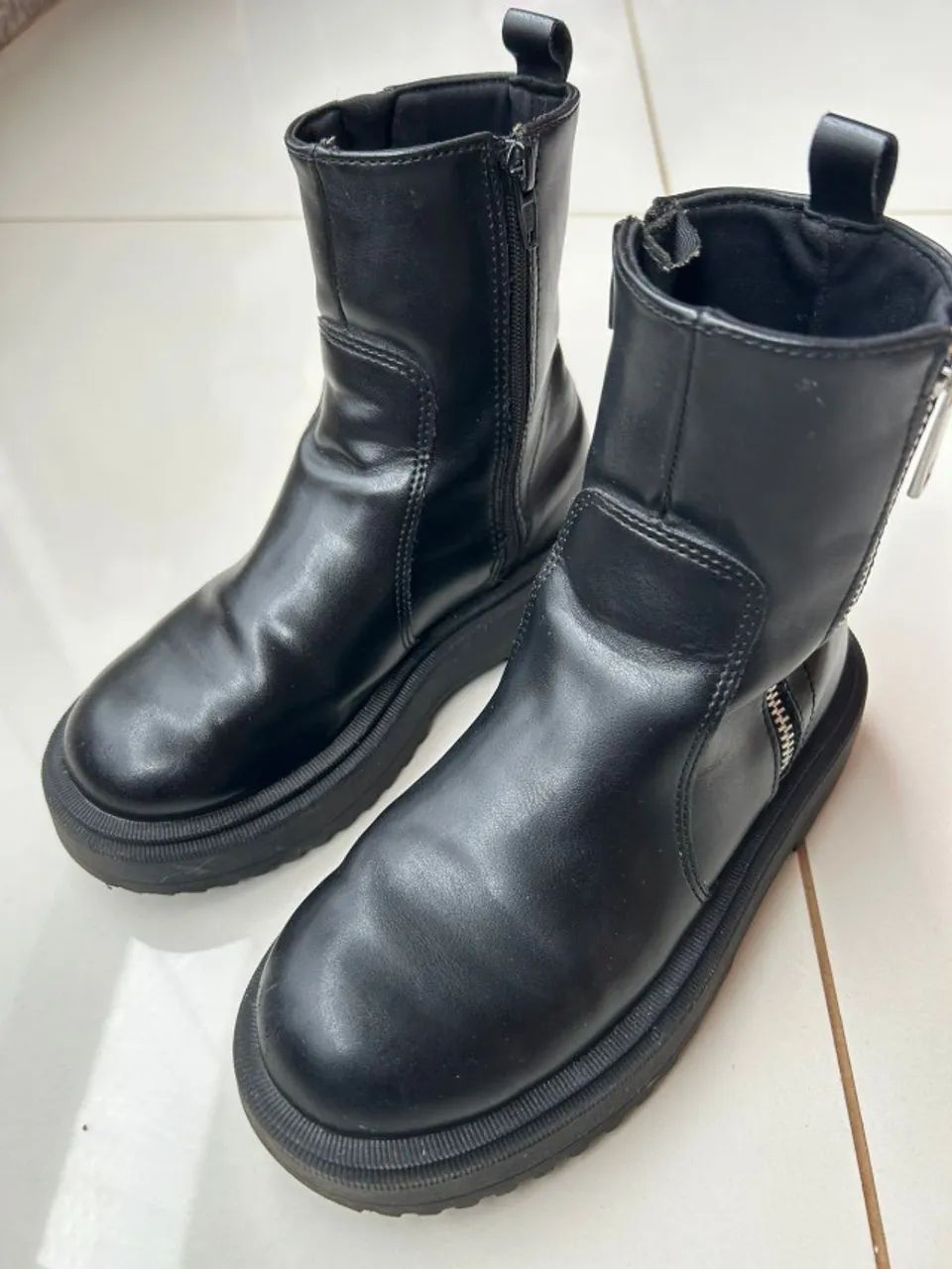 Bota Coturno infantil Zara em perfeito estado - Foto 2