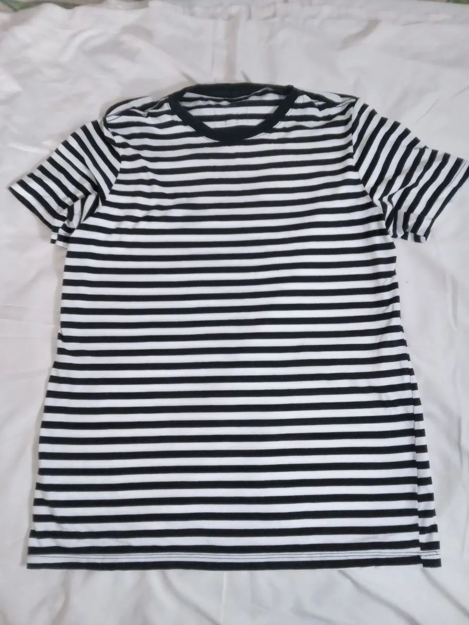 Camiseta Listrada Preto e Branco