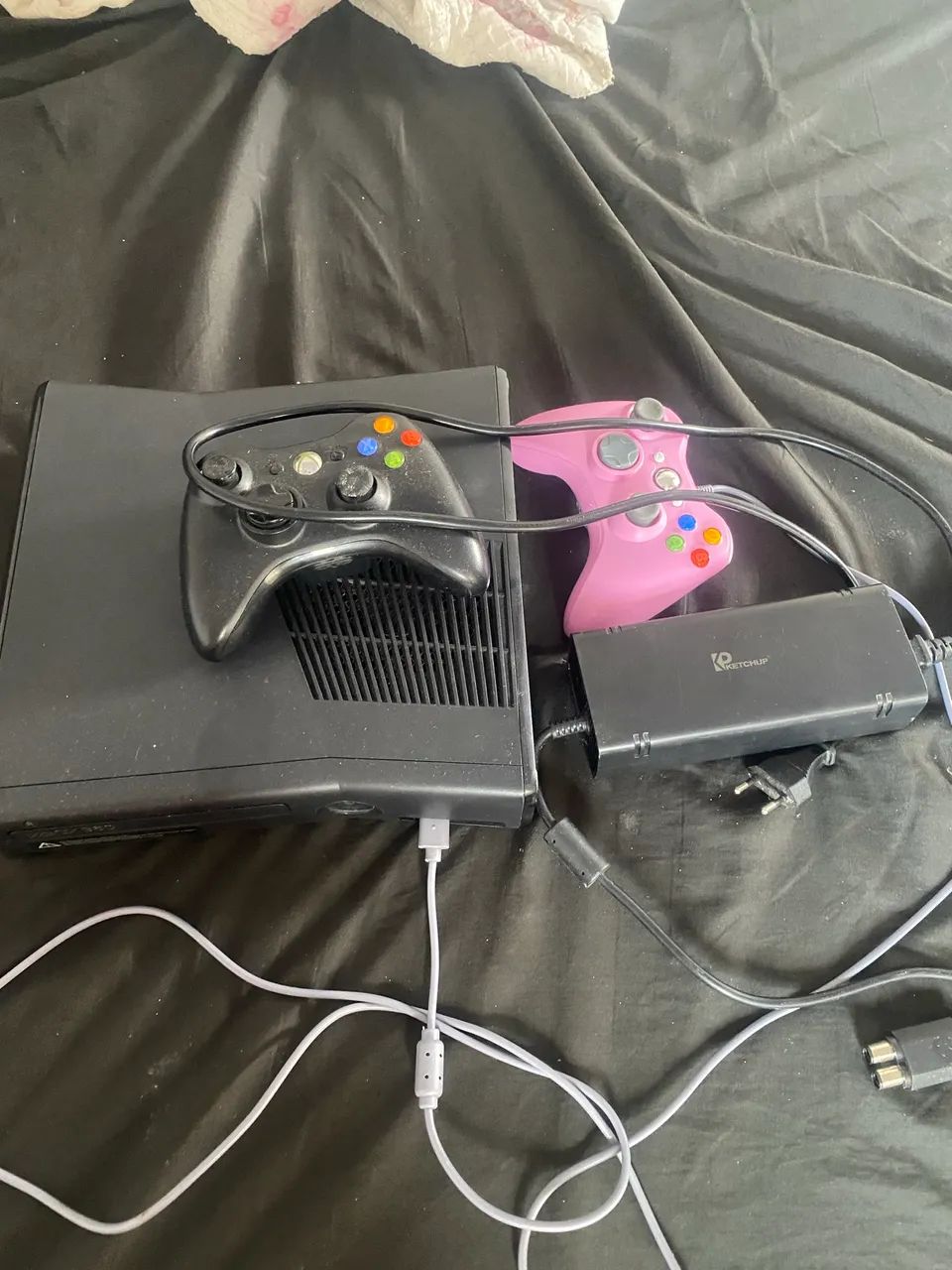 Xbox 360 unlocked already with games 2 controllers working perfectly64292483653891121