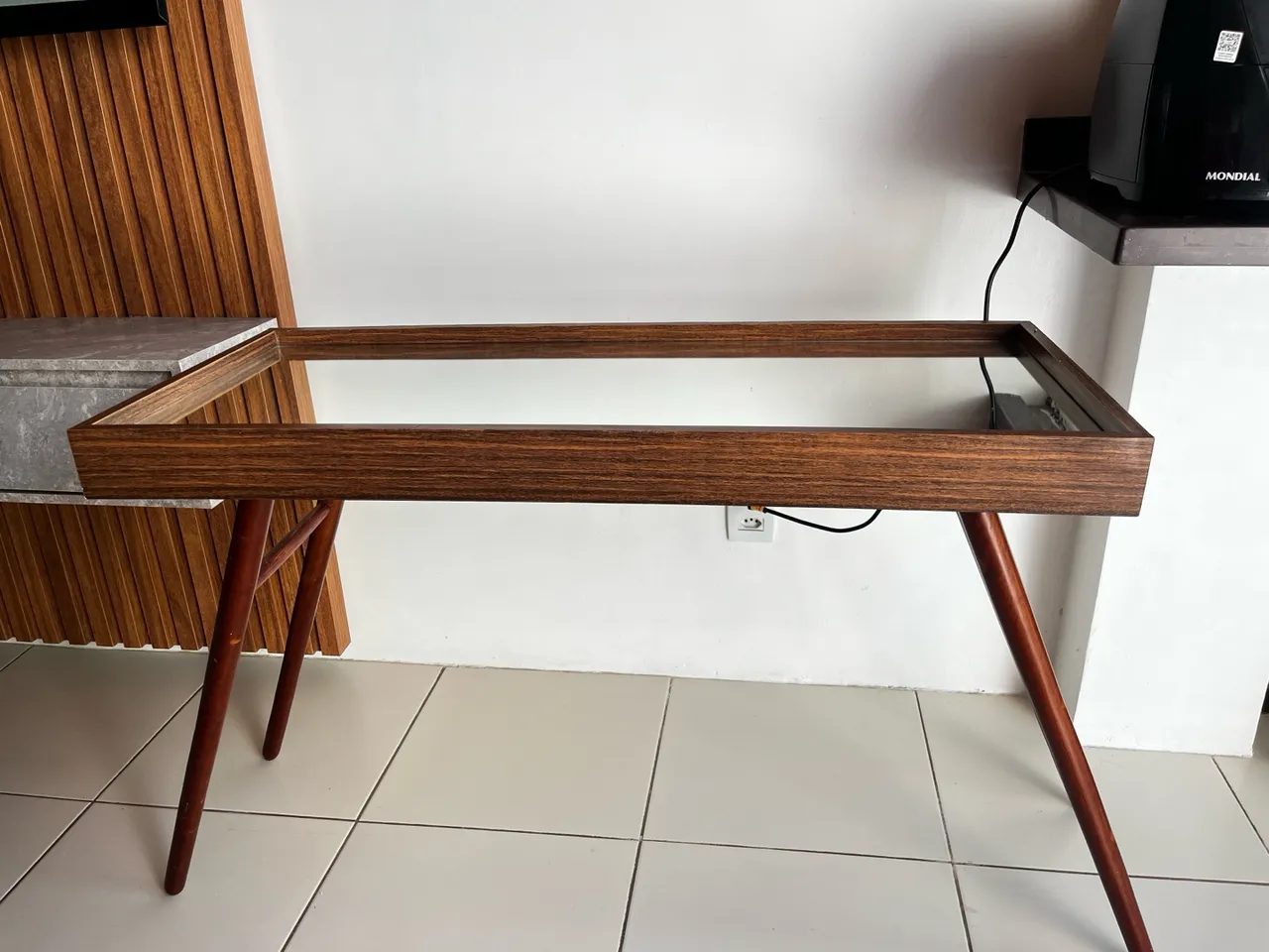 Mesa de centro com tampo de vidro// Mesa aparador de madeira com vidro
