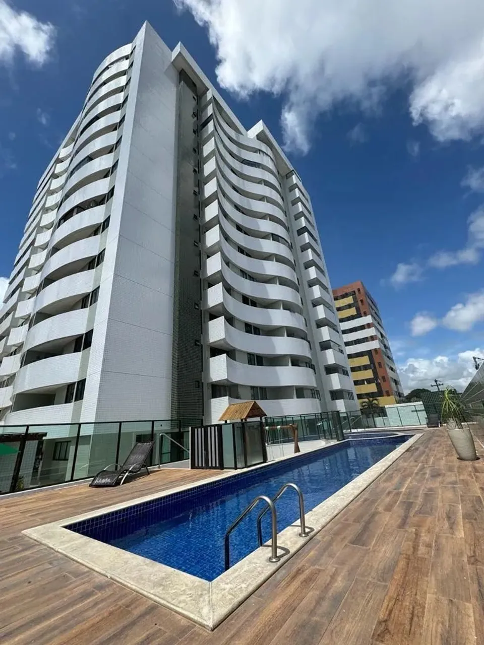 Imóvel para aluguel possui 60 metros quadrados com 2 quartos em Ponta Verde - Maceió - AL