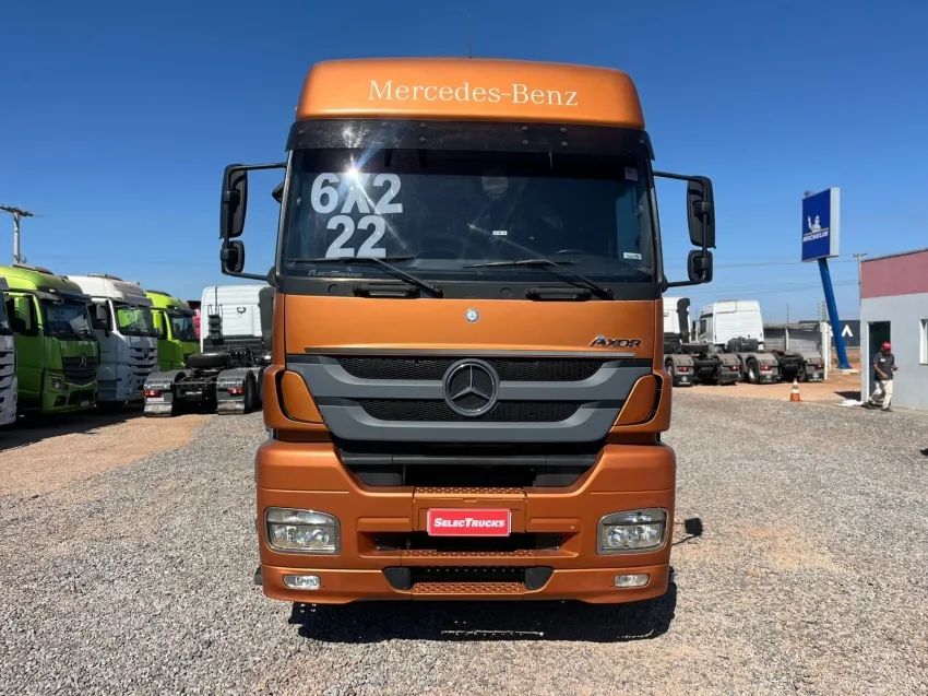 MB Axor 2544S ano 21/22, Pneus novos, Suspensão de Mola E Kit Hidráulico - Foto 2
