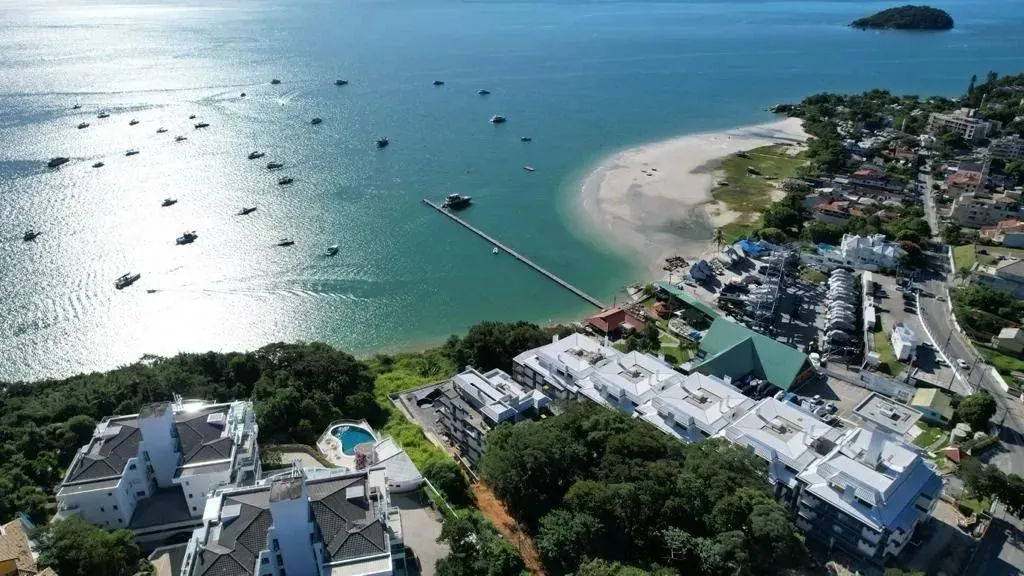 Apartamento à venda com 3 suítes em Jurerê, Florianópolis/SC.