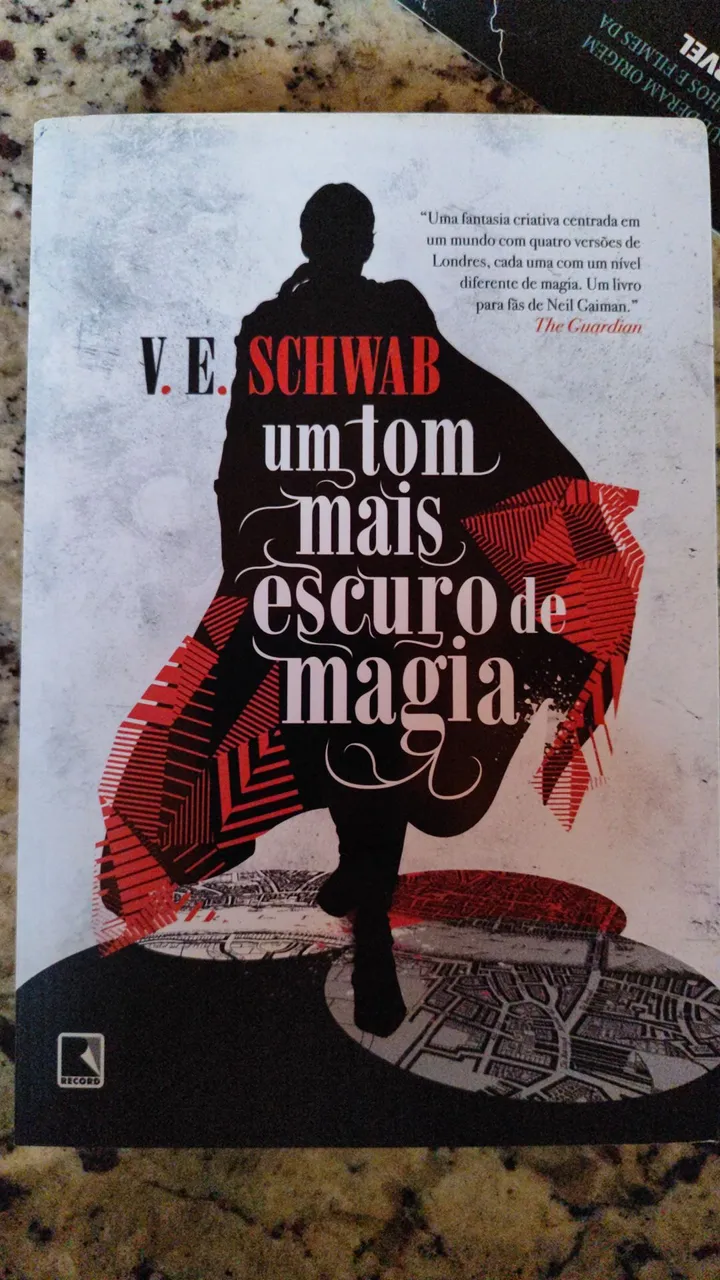 Um Tom Mais Escuro de Magia - V.E. Schwab