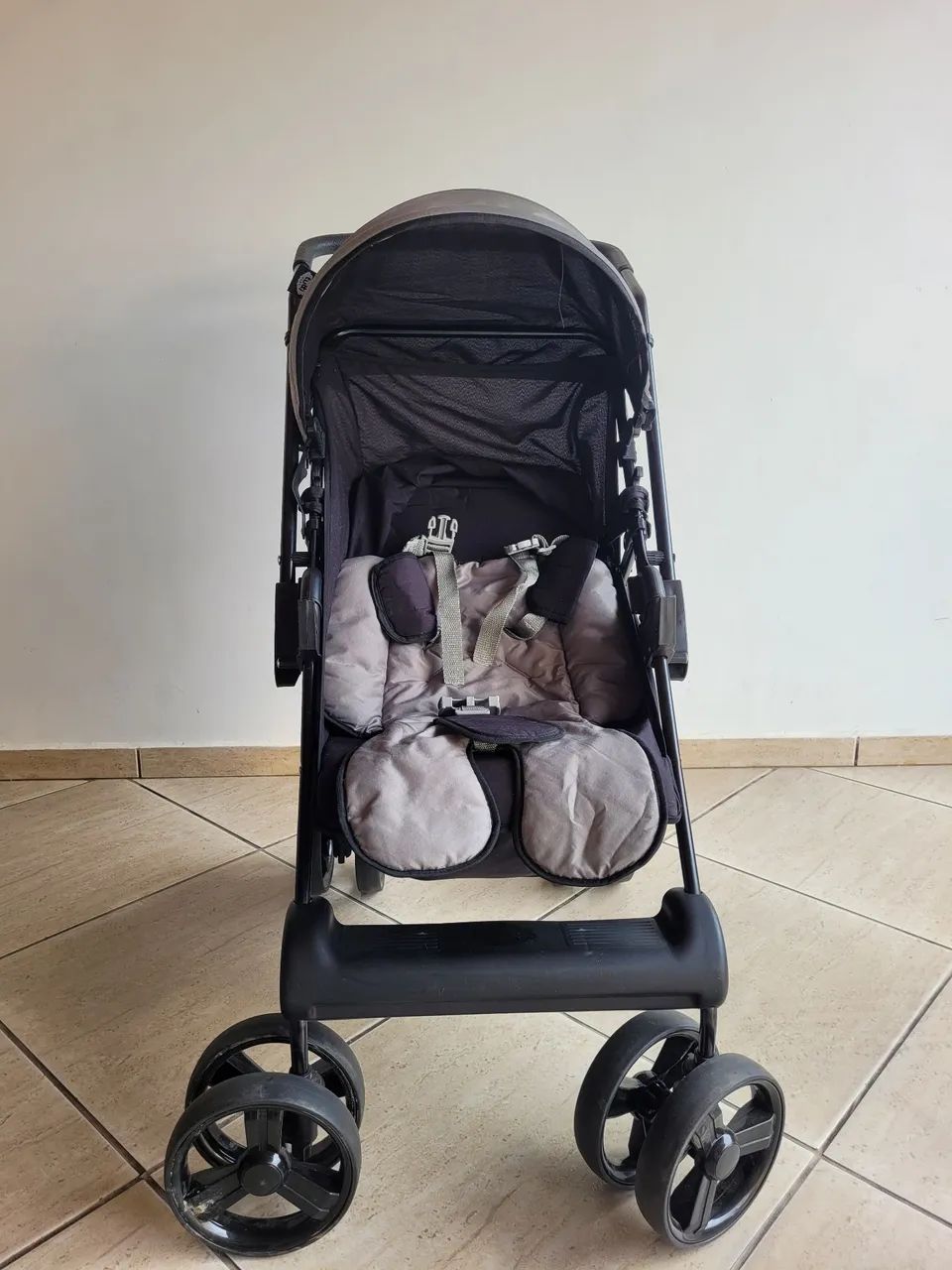 Carrinho de Bebê Compacto e Confortável - Foto 2